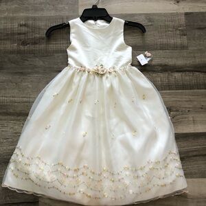 Cinderella ivory formal dress floral embroidery tulle size 6. NEW
